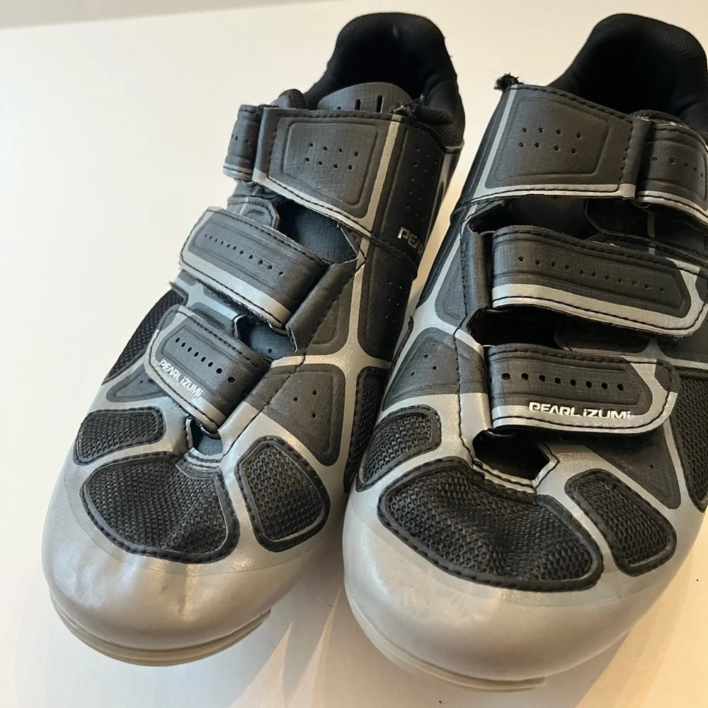 Pearl Izumi Women’s Select Rd IV Black Gray Low Profile Cleats Cycling shoes 42